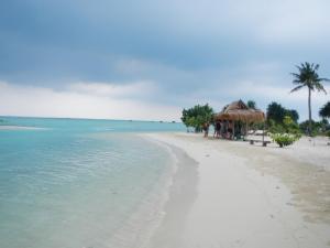 Pantai pasir perawan Pari Island.2